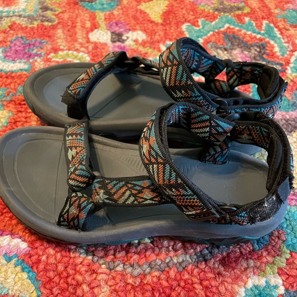 Teva Hurricane XLT 2 size 6